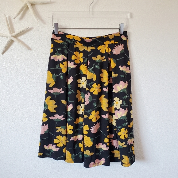 Lularoe Pleated Floral Madison Skirt Size Small